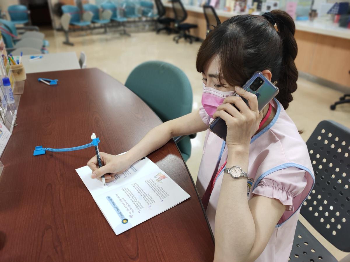 NIA offers a service hotline for foreigners living in Taiwan. (Photo / Provided by NIA)