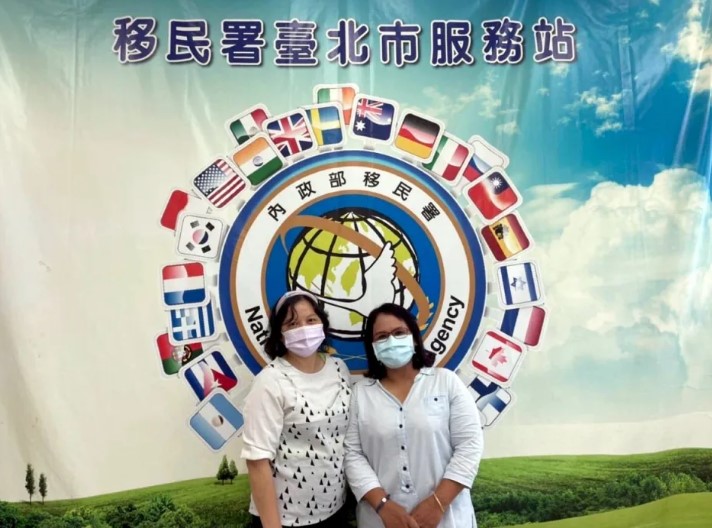 泰國新住民陳瑪莉(右)與印尼新住民邱喜春(左)在台一圓教師夢。 圖／移民署提供