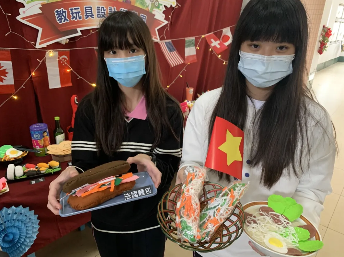 桃園新生醫專幼保科結合新住民文化製作教具。 圖／翻攝自新生醫專幼保科