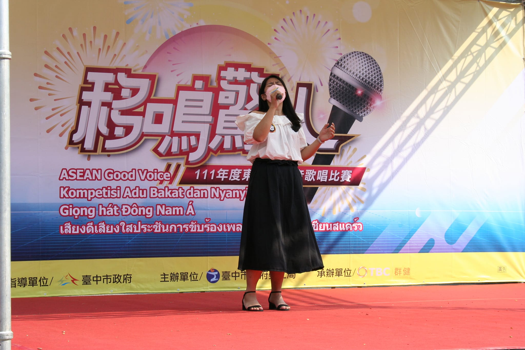 Kompetisi menyanyi ASEAN yang lalu, para peserta membawakan penampilan yang luar biasa.  (Sumber foto : Facebook 台灣廣播公司台中電台)
