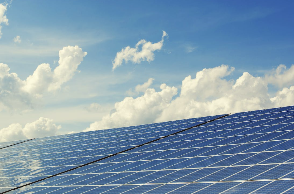 Indonesia menginvestasikan US$ 100 juta untuk membangun pembangkit listrik tenaga surya terapung terbesar di Asia Tenggara.  (Sumber foto : Pixabay)