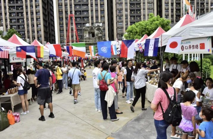 Pasar Kesejahteraan Umum Taoxin untuk Imigran Baru diadakan di Taoyuan. (Sumber foto : 財團法人台北市賽珍珠基金會)