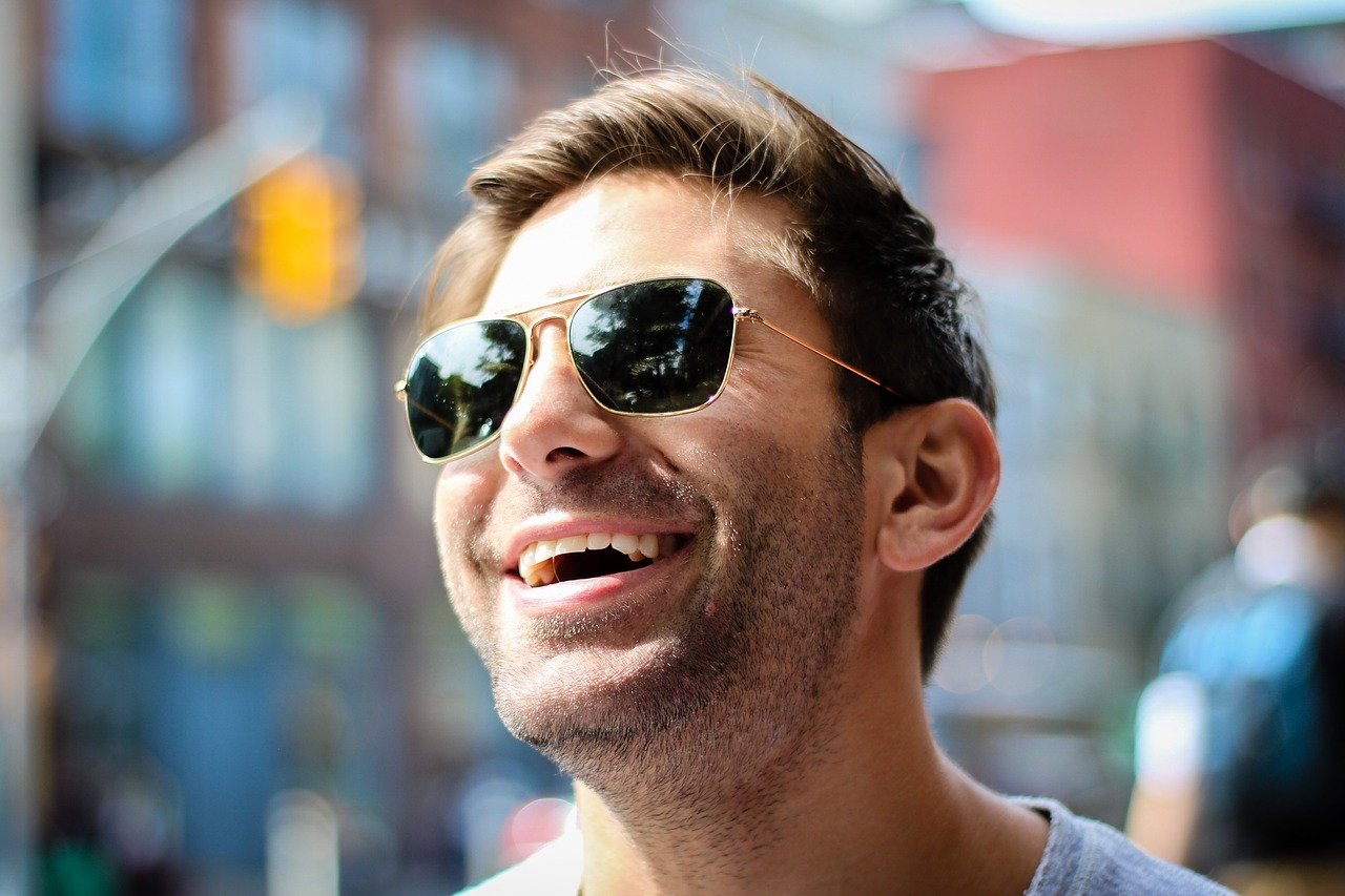 For adequate defense against dangerous UV rays, your sunglasses must have a UV400 level. (Photo / Retrieved from Pixabay)