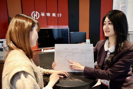 Huanan Bank menyediakan struk transaksi dalam lima bahasa internasional antara lain bahasa Jepang, Korea, Thailand, Vietnam, dan Indonesia.  (Sumber foto : Huanan Bank)