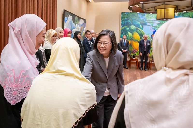 Presiden Tsai dengan hangat menerima kelompok jamaah haji Islam.  (Sumber foto : Istana Kepresidenan)