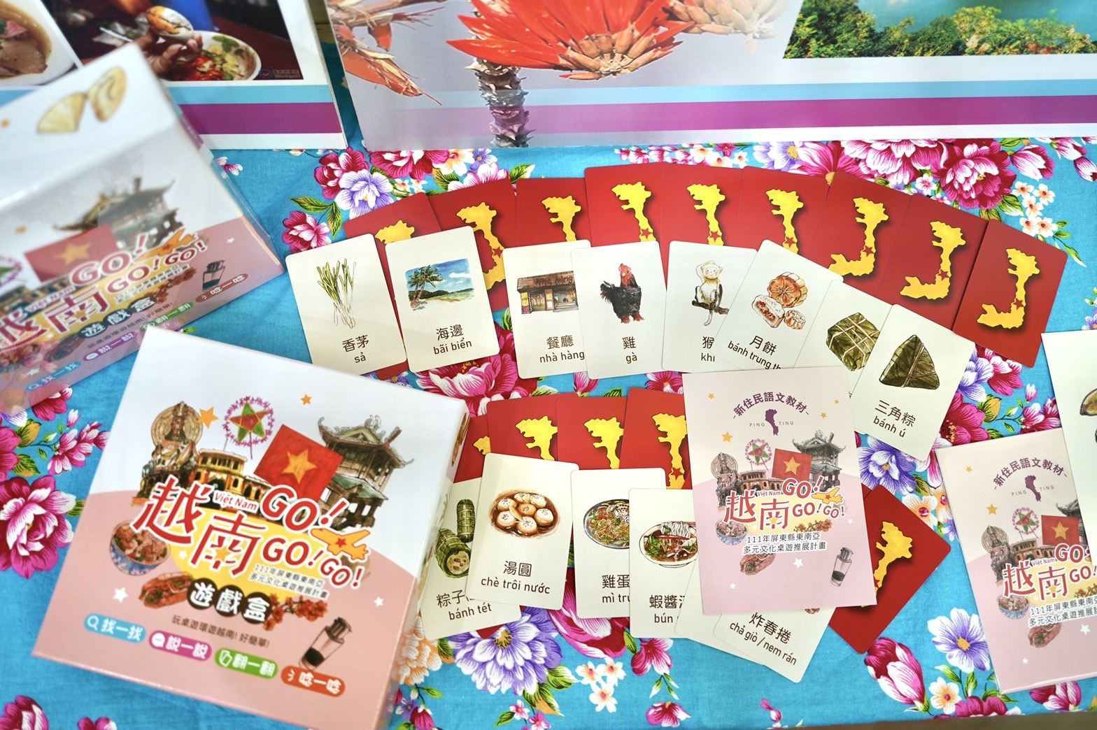 Bộ “Sách ảnh về board game bằng tiếng Việt” đầu tiên tại Đài Loan. (Ảnh: Lấy từ chính quyền huyện Bình Đông)