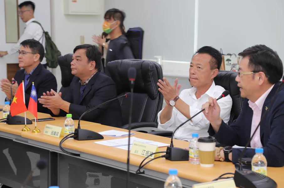 Đoàn đại biểu Sở Nông nghiệp tỉnh Quảng Nam có chuyến thăm đến Trung tâm Nghiên cứu và Phát triển Thiết bị bay không người lái AI tại huyện Gia Nghĩa. (Ảnh: Chính quyền huyện Gia Nghĩa)