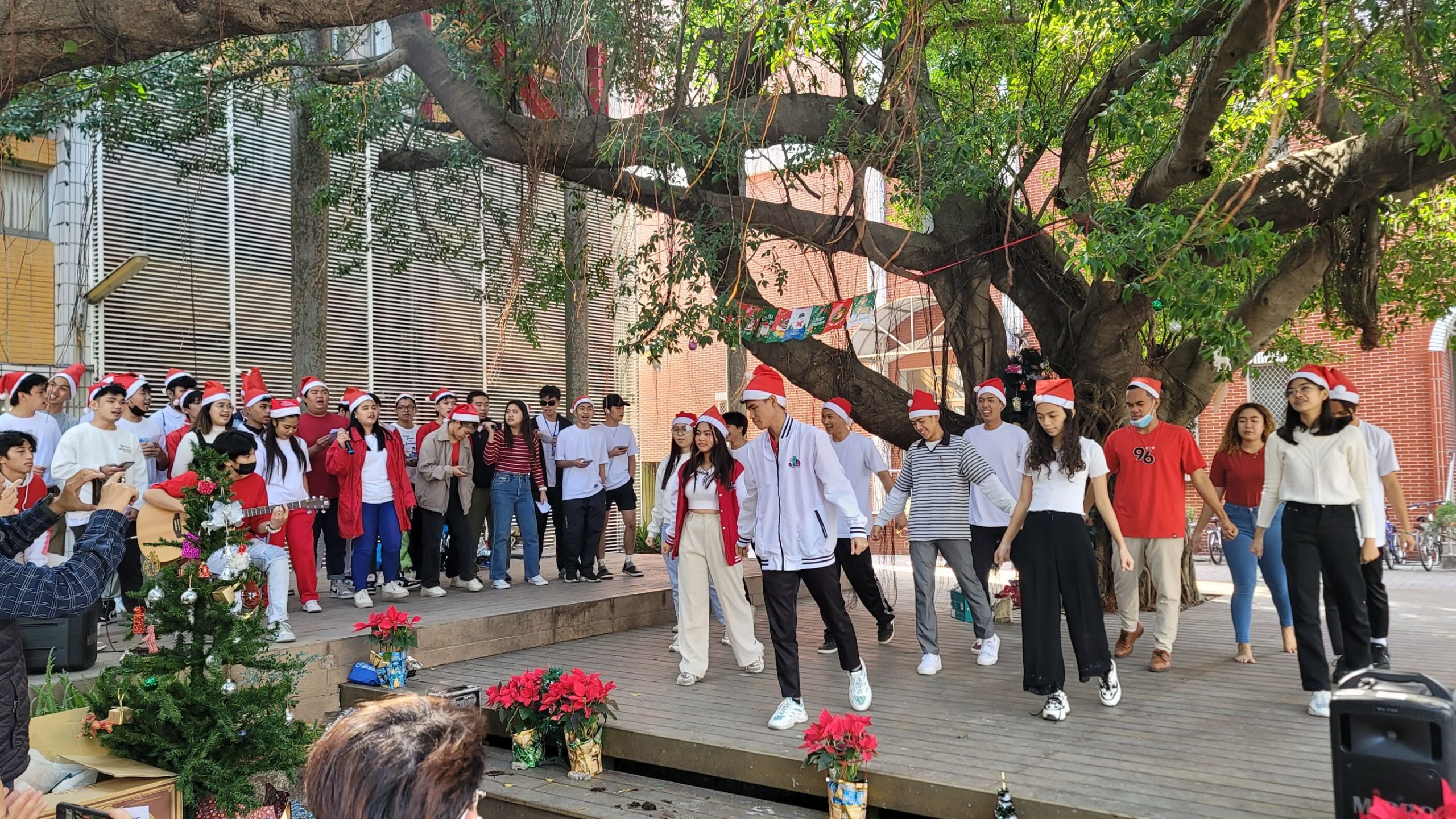 “Filipino Students Flash Mob Activity” - Strong Christmas atmosphere at Far East University Picture reproduced by Far East University