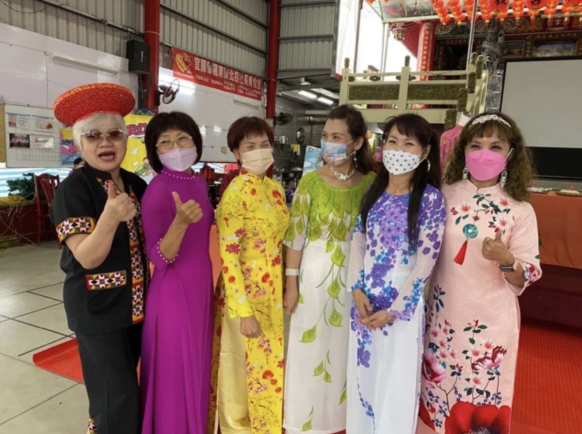 Kampus Yunlin mempromosikan pertukaran budaya asing,  penduduk baru membuat kostum tradisional dan memperkenalkan kampung halaman mereka. Foto/Disediakan oleh Departemen Imigrasi