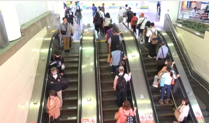 近日有外國朋友在網上發文表示，認為台灣人在搭乘手扶梯時的習慣很特殊，圖為示意圖 圖／翻攝自Pixabay圖庫